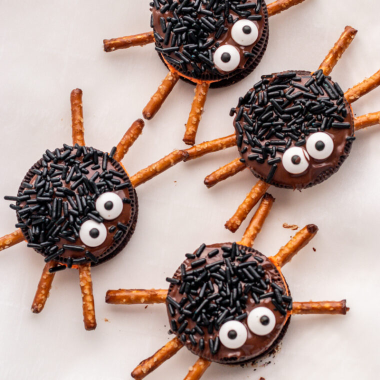 Oreo Spider Halloween Cookies - Maria's Munchies