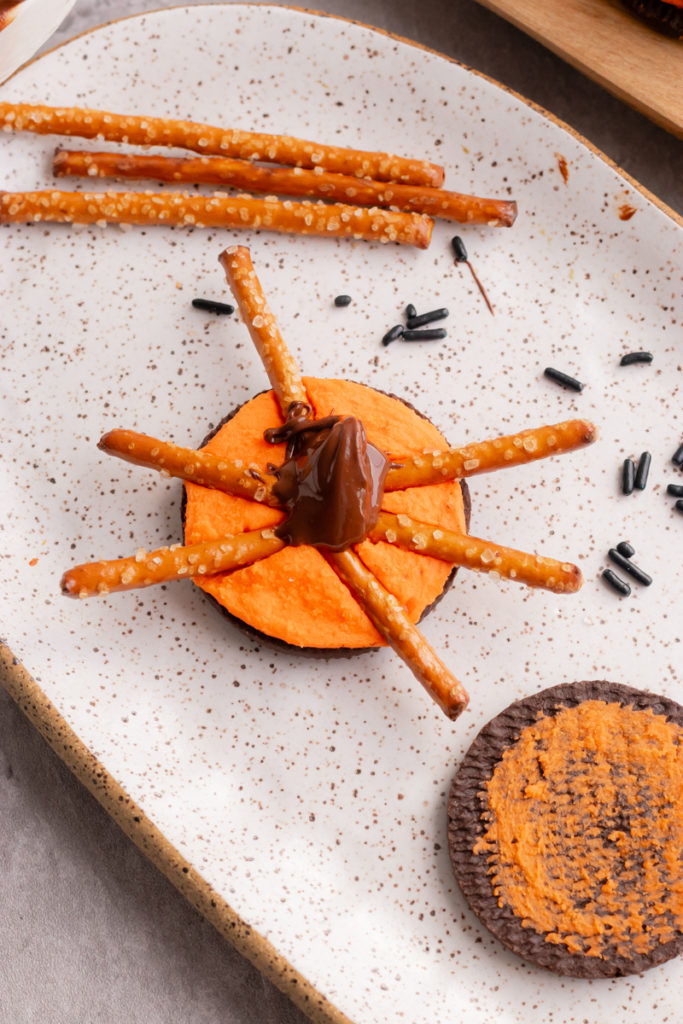 Oreo Spider Halloween Cookies