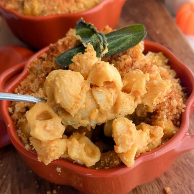 vegan pumpkin mac and cheese